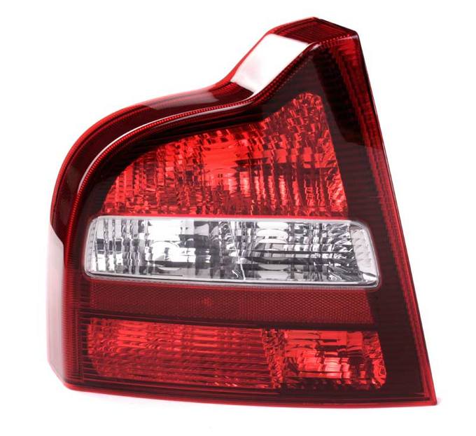 Volvo Tail Light Assembly - Driver Side 8643511